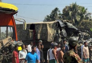 ময়মনসিংহে ট্রাক-বাস সংঘর্ষে নিহত ৩