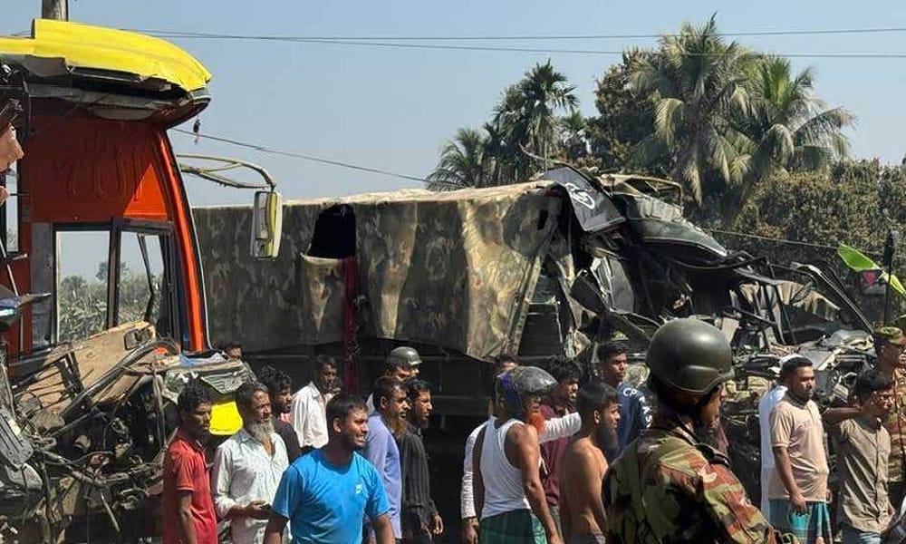 ময়মনসিংহে ট্রাক-বাস সংঘর্ষে নিহত ৩