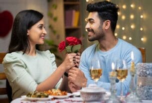 পুরুষ যে কারণে বয়সে বড় নারীর প্রেমে পড়েন