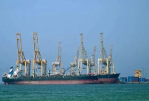 হরমুজ প্রণালি দিয়ে জাহাজ গেলেই আগুন, হুঁশিয়ারি আইআরজিসির