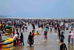 কক্সবাজার সমুদ্র সৈকতে ছয় দিনে প্রায় ৭ লাখ পর্যটক