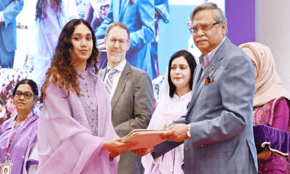 খালেদা জিয়ার মরণোত্তর পুরস্কার নিলেন নাতনি জাইমা রহমান