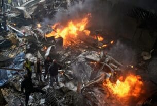 দক্ষিণ লেবাননে ইসরায়েলি বিমান হামলা, নিহত ১০